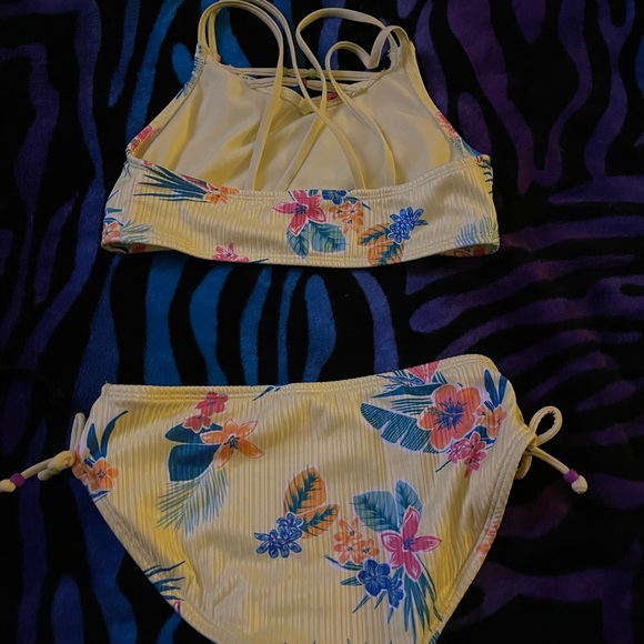 Pretty tropical yellow with flowers girls bikini💕 - Picture 6 of 6
